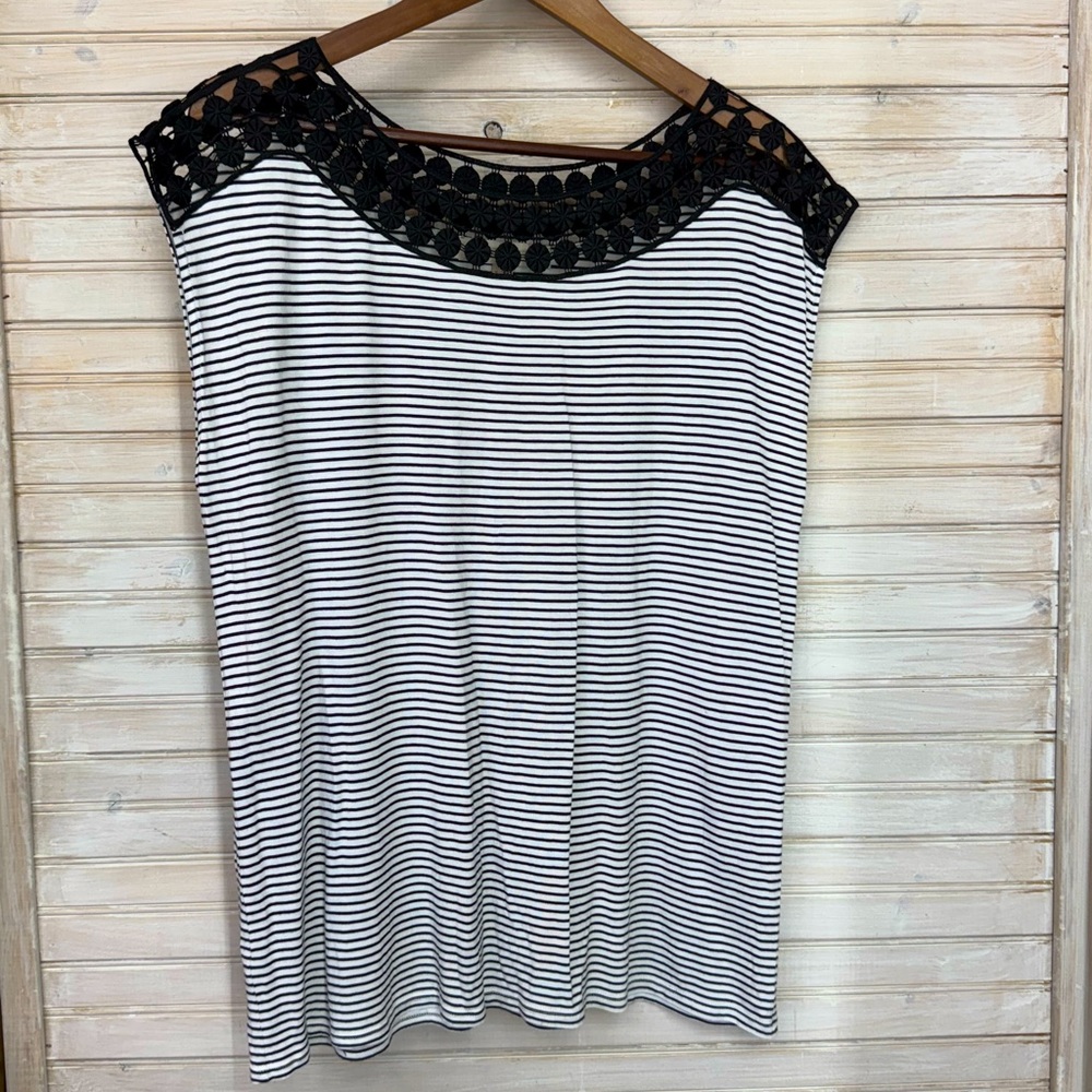 LOFT Women’s XL Black & White Striped Summer Top w/ Crochet Shoulders